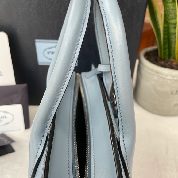 Saffiano Leather Prada Monochrome Bag - Picture 7 of 14